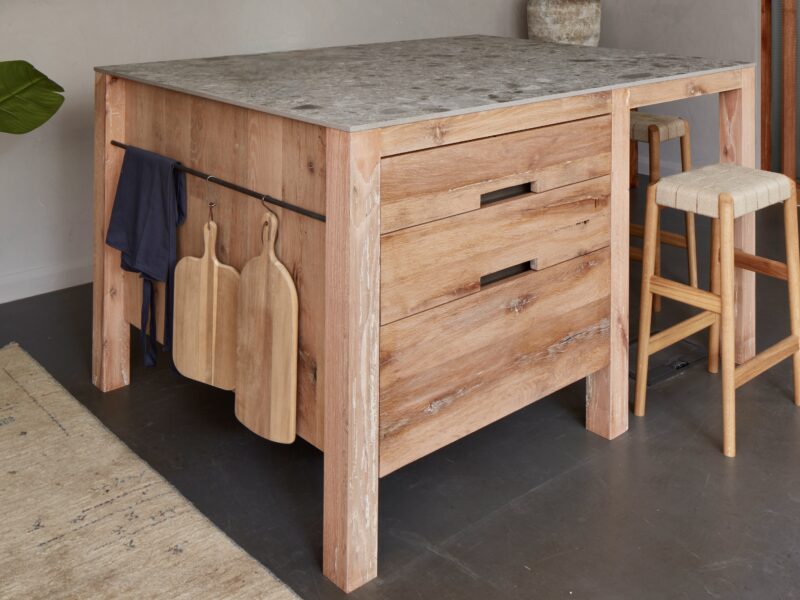 Hanging rail mounted on a Food Bench island